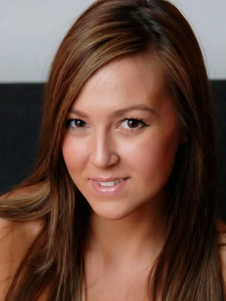 Craving Carmen Biography: Wiki, Age, Career, Height, Weight, Boyfriend, Net Worth & More
